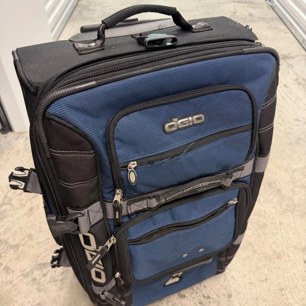 OGIO Suitcase Transit Large Blue Black Good Rolling Bag 28